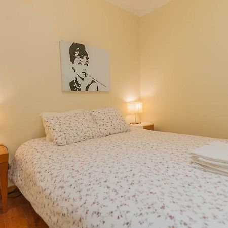 'White House' Apartment- Alfama Lisbona Esterno foto