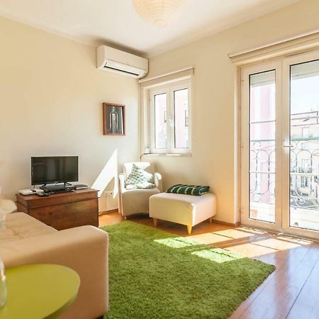 'White House' Apartment- Alfama Lisbona Esterno foto