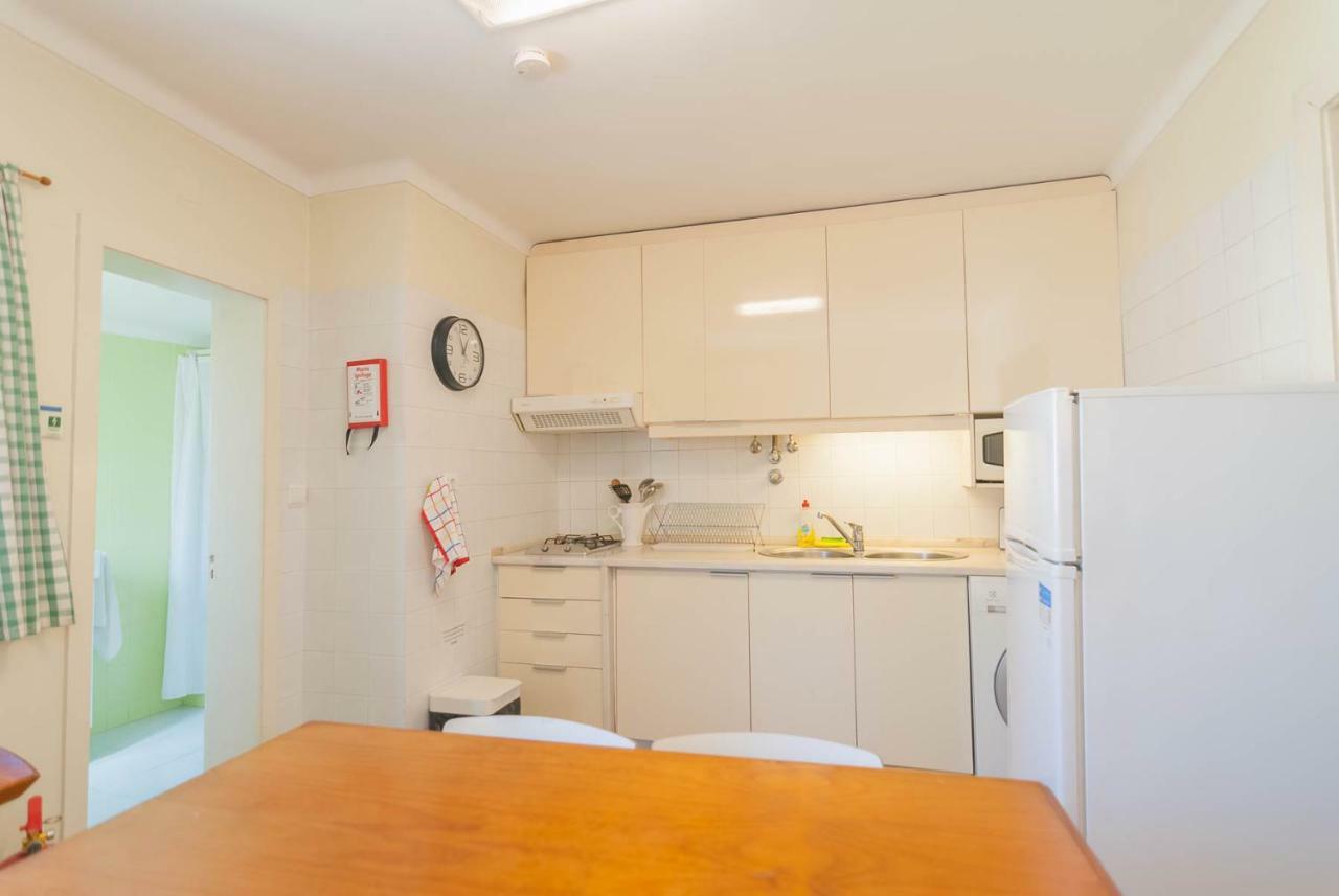 'White House' Apartment- Alfama Lisbona Esterno foto