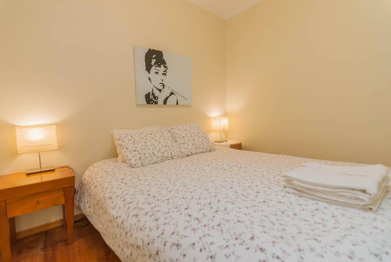 'White House' Apartment- Alfama Lisbona Esterno foto