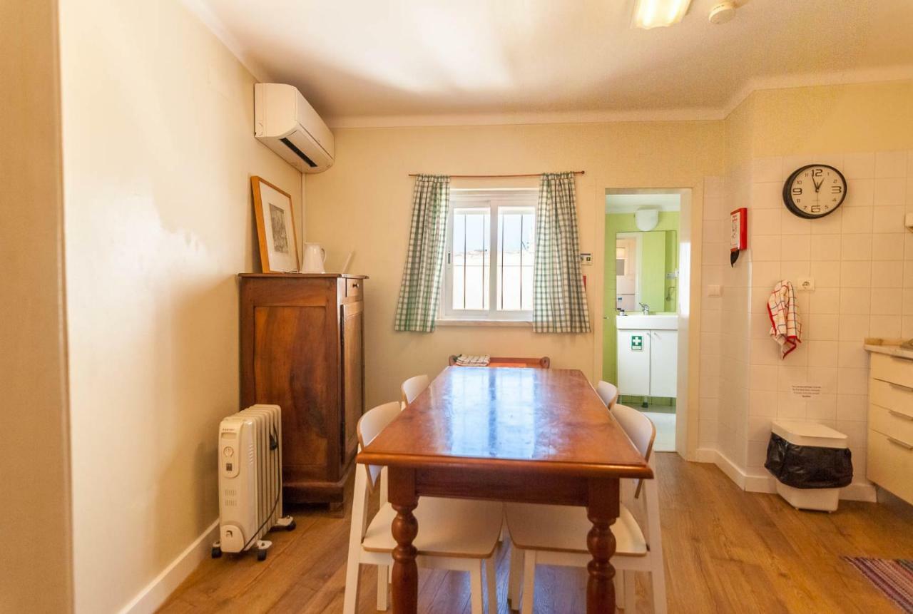 'White House' Apartment- Alfama Lisbona Esterno foto