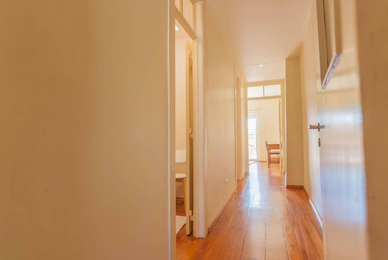 'White House' Apartment- Alfama Lisbona Esterno foto
