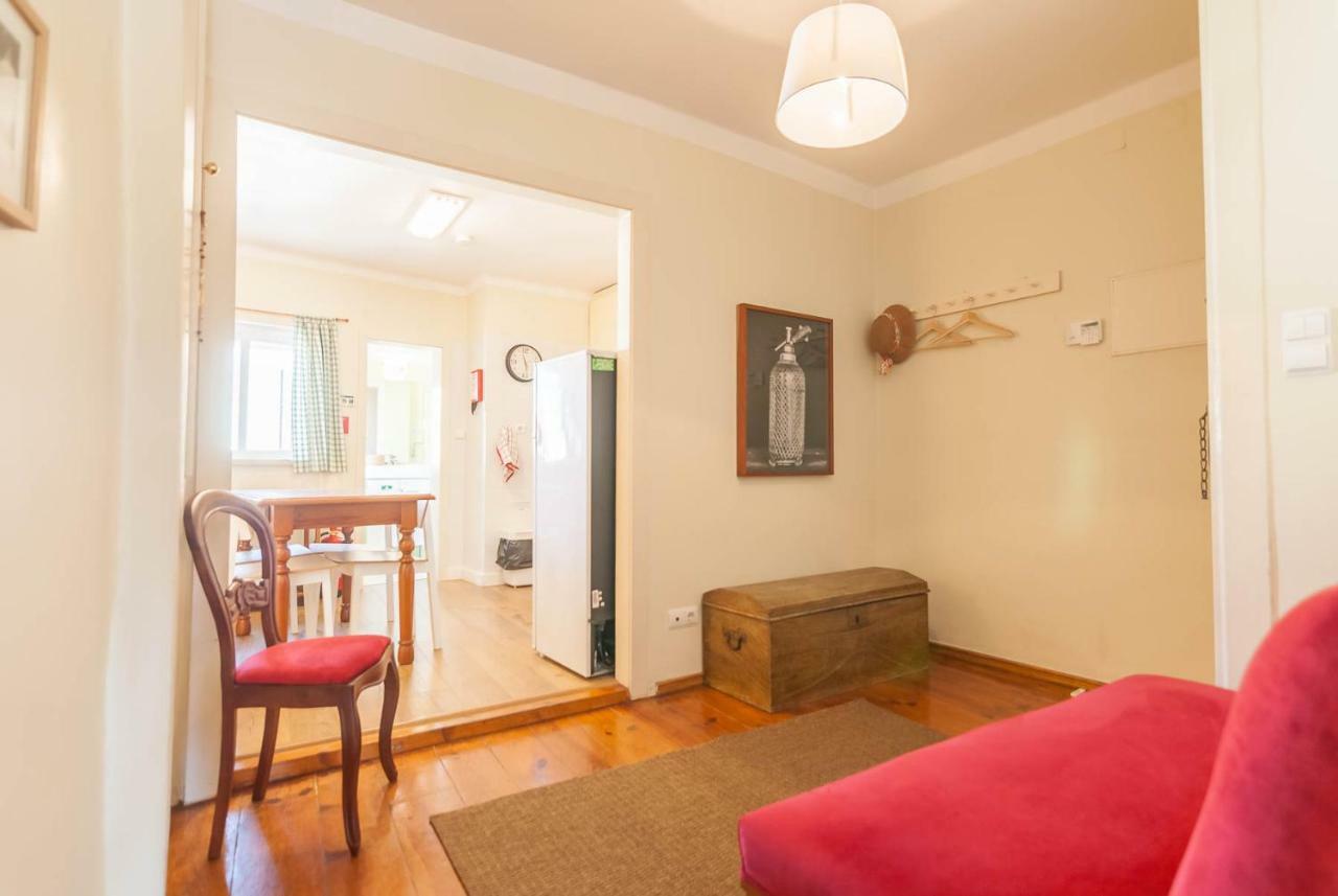 'White House' Apartment- Alfama Lisbona Esterno foto