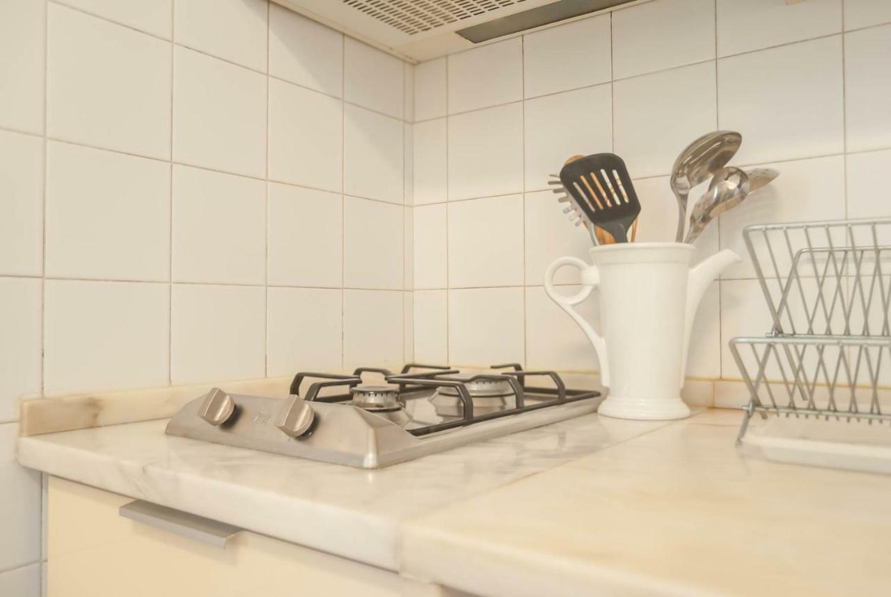 'White House' Apartment- Alfama Lisbona Esterno foto
