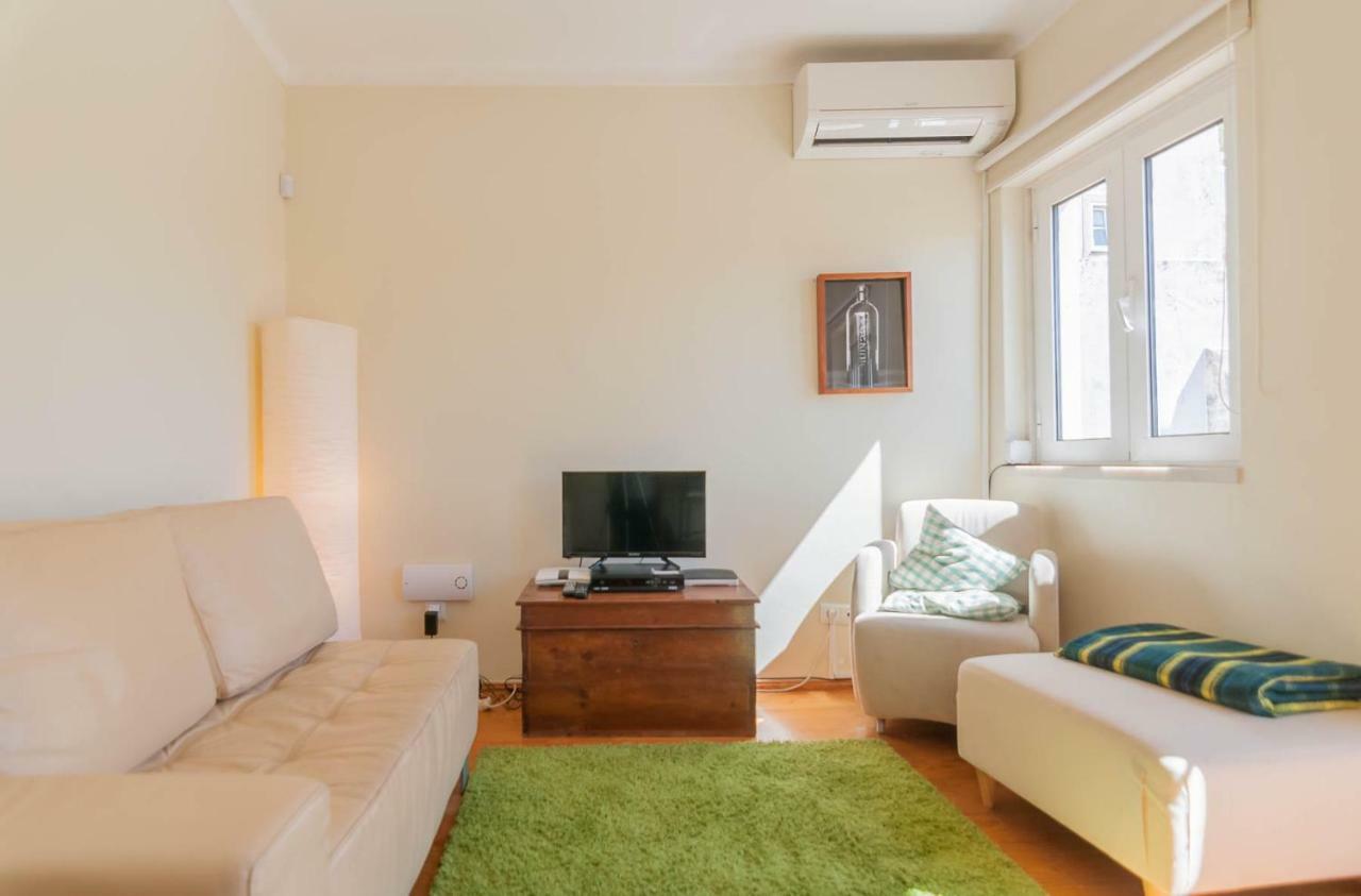'White House' Apartment- Alfama Lisbona Esterno foto