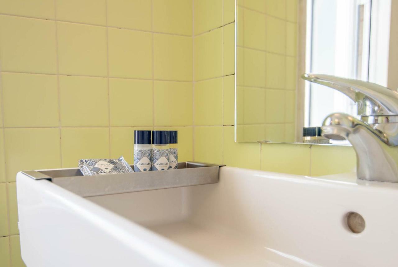 'White House' Apartment- Alfama Lisbona Esterno foto