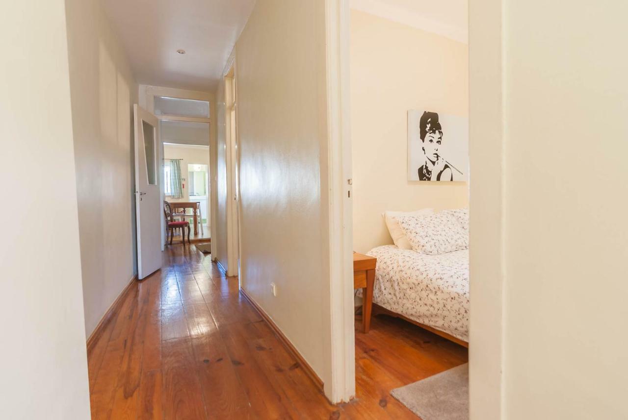 'White House' Apartment- Alfama Lisbona Esterno foto
