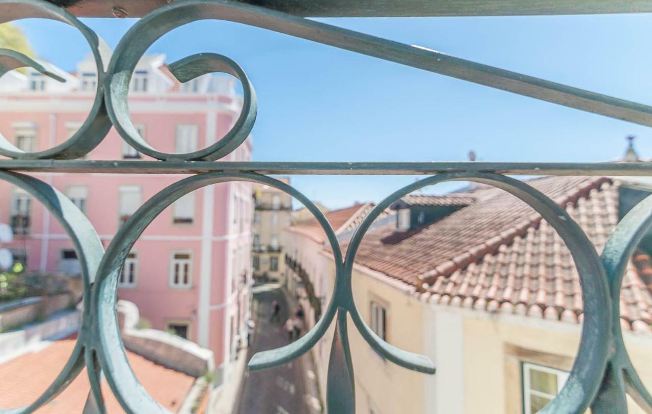 'White House' Apartment- Alfama Lisbona Esterno foto