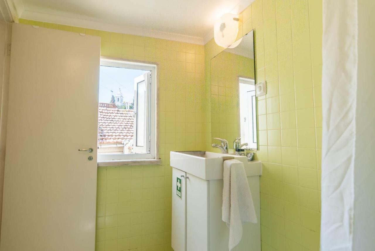 'White House' Apartment- Alfama Lisbona Esterno foto