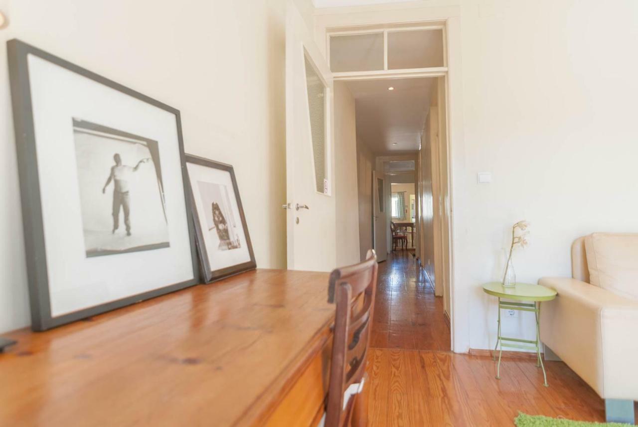 'White House' Apartment- Alfama Lisbona Esterno foto