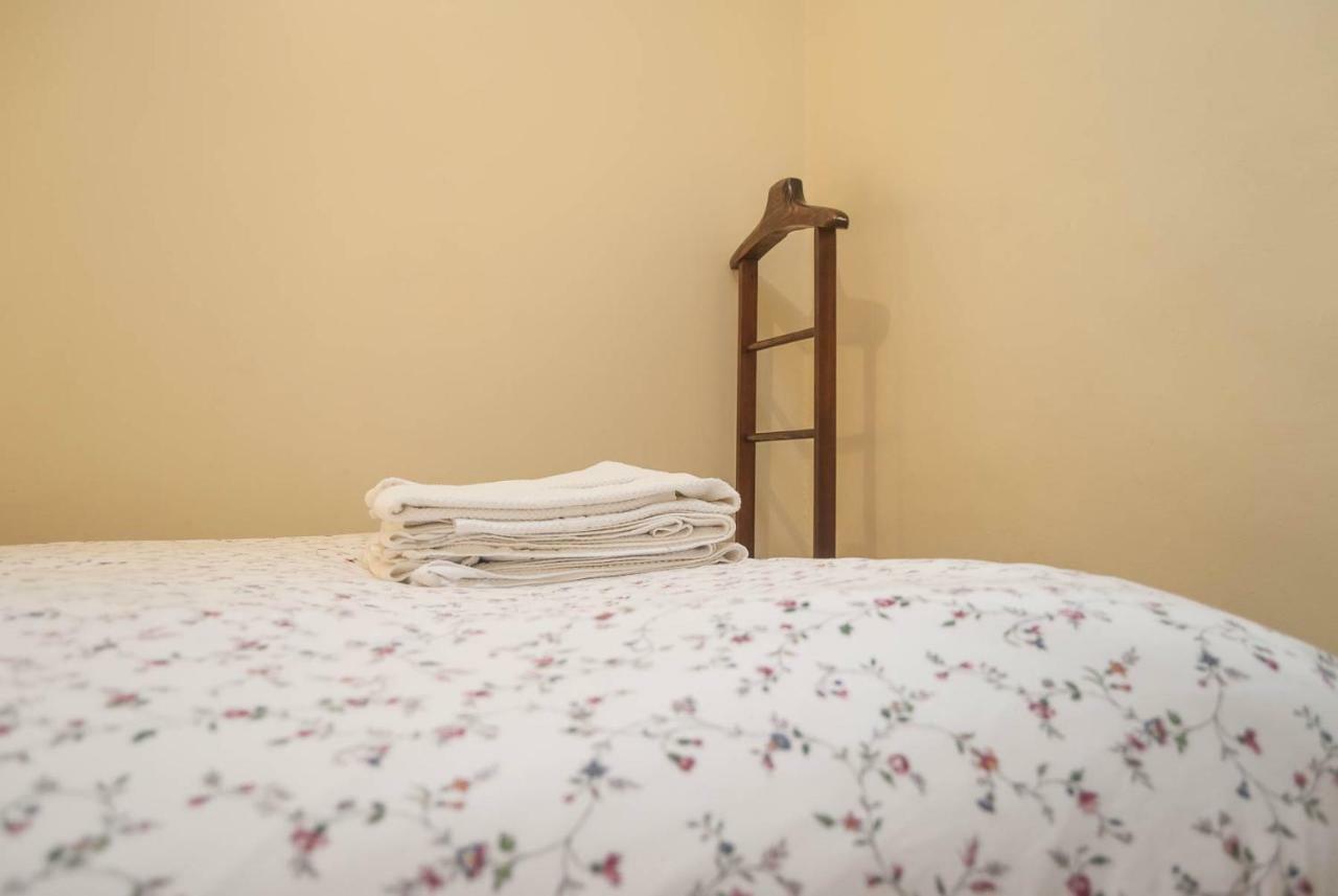 'White House' Apartment- Alfama Lisbona Esterno foto