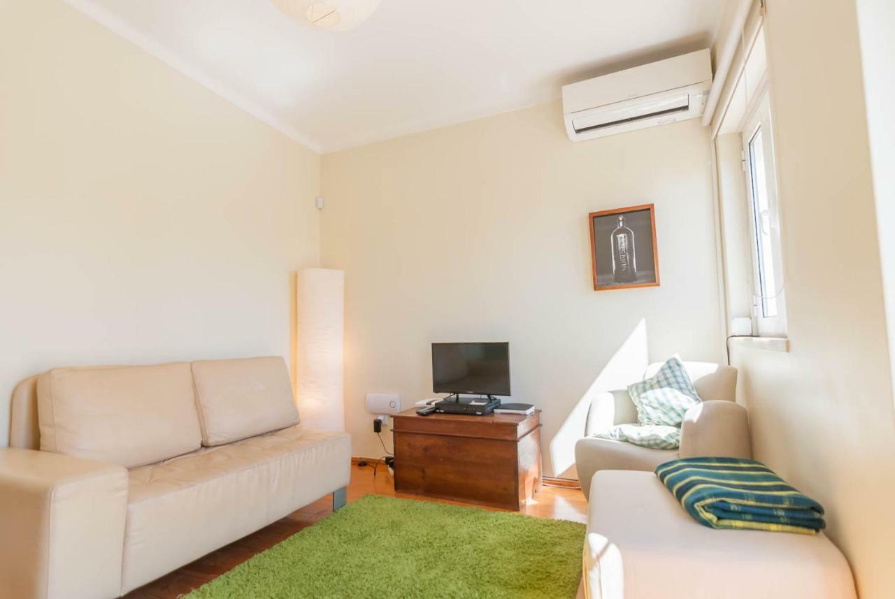 'White House' Apartment- Alfama Lisbona Esterno foto
