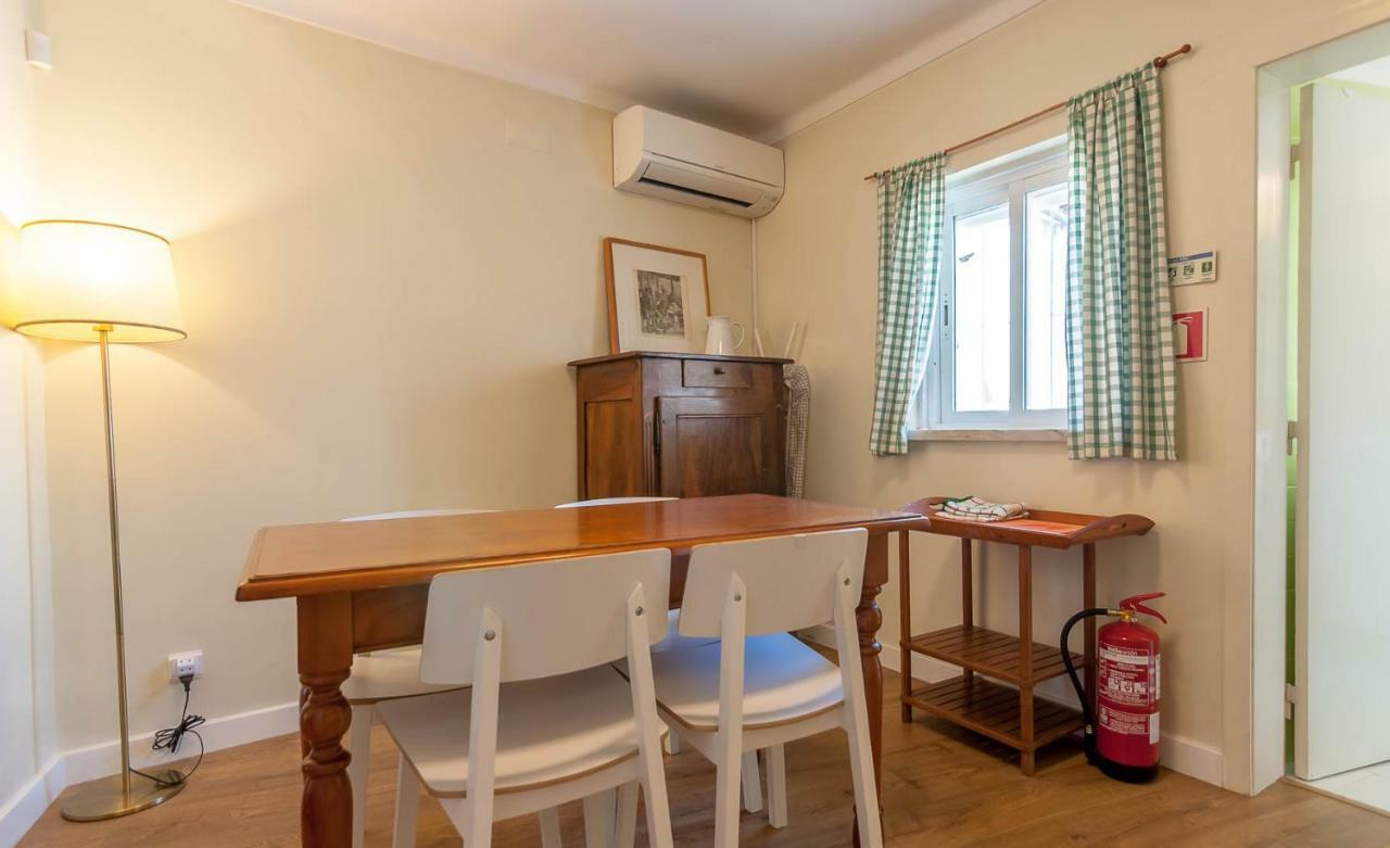 'White House' Apartment- Alfama Lisbona Esterno foto