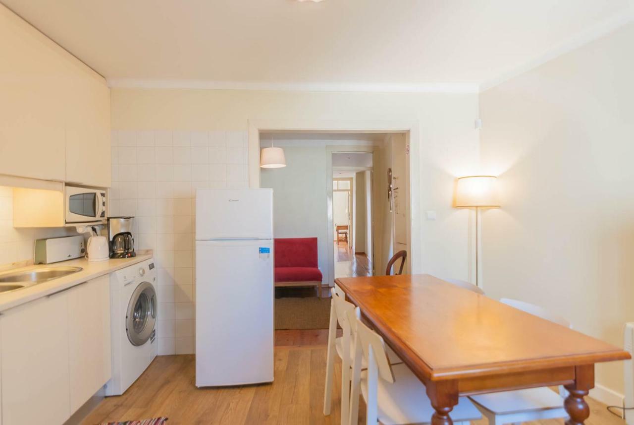 'White House' Apartment- Alfama Lisbona Esterno foto