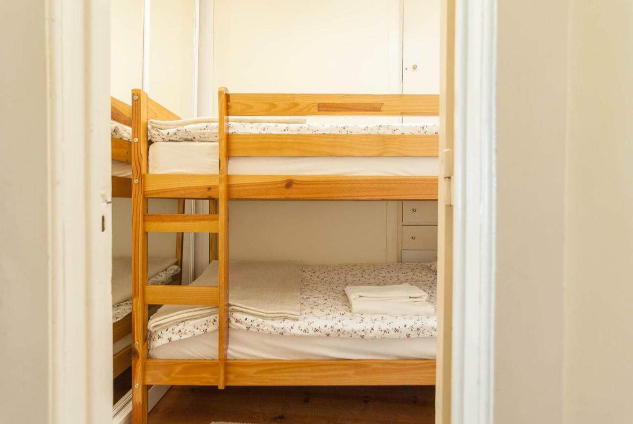'White House' Apartment- Alfama Lisbona Esterno foto