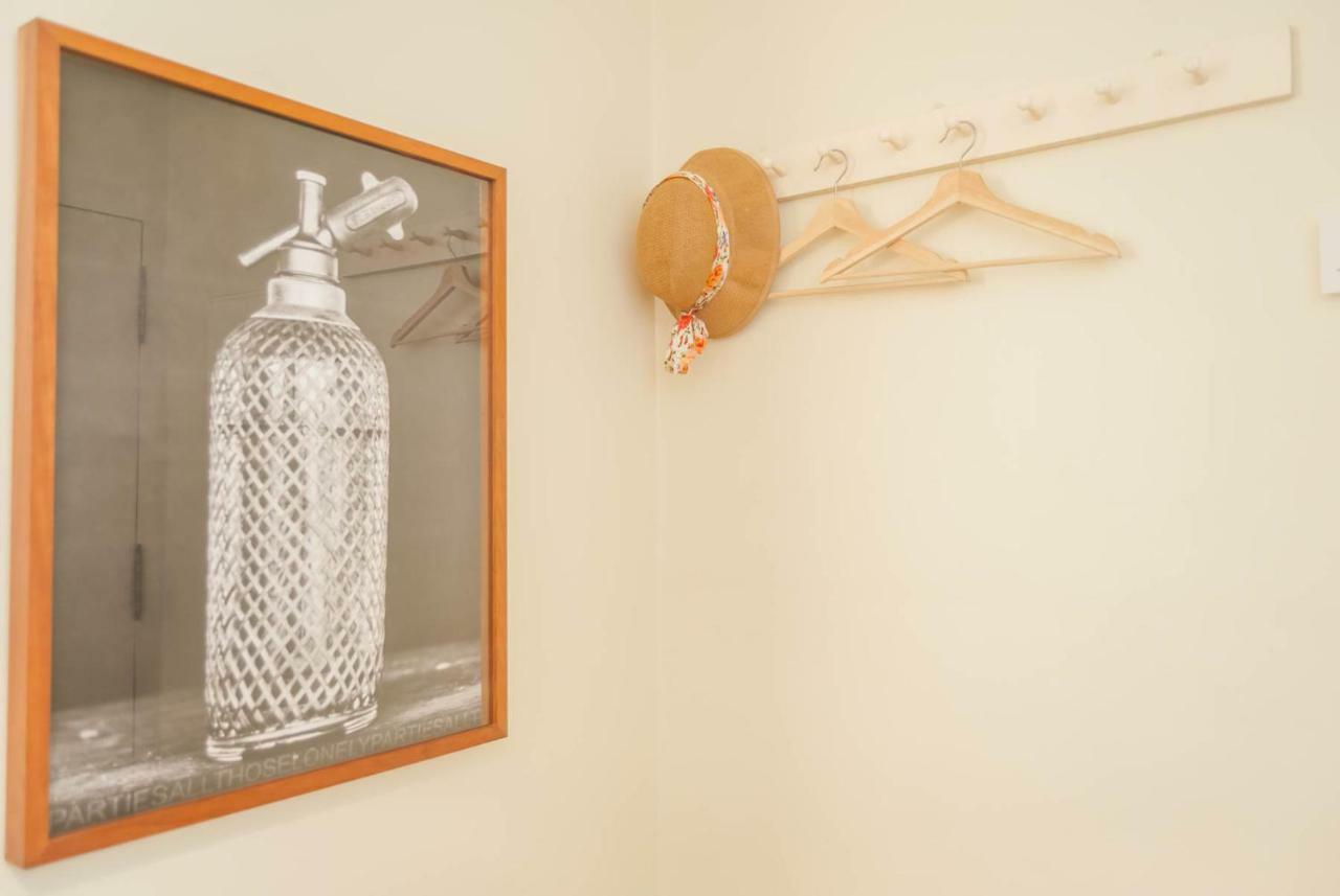'White House' Apartment- Alfama Lisbona Esterno foto