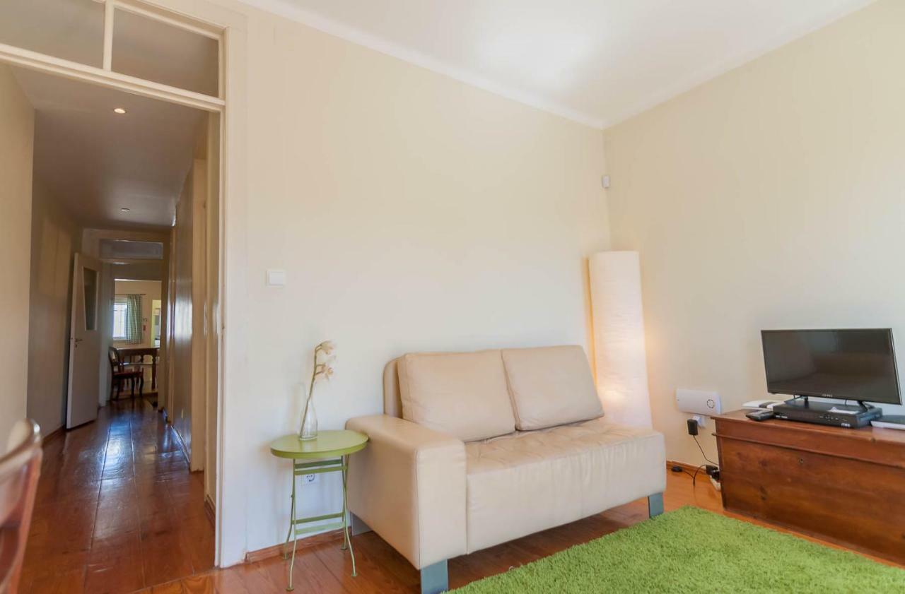 'White House' Apartment- Alfama Lisbona Esterno foto