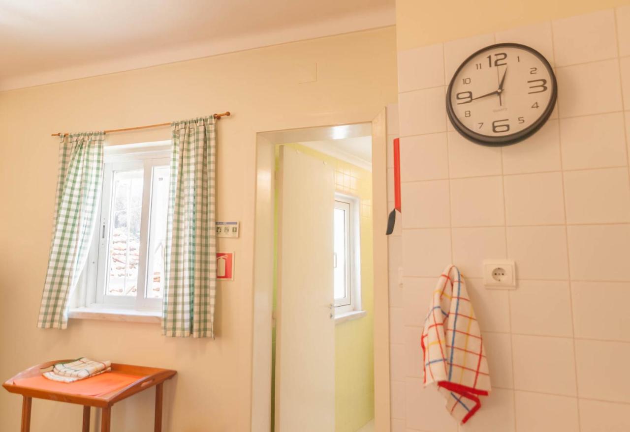 'White House' Apartment- Alfama Lisbona Esterno foto