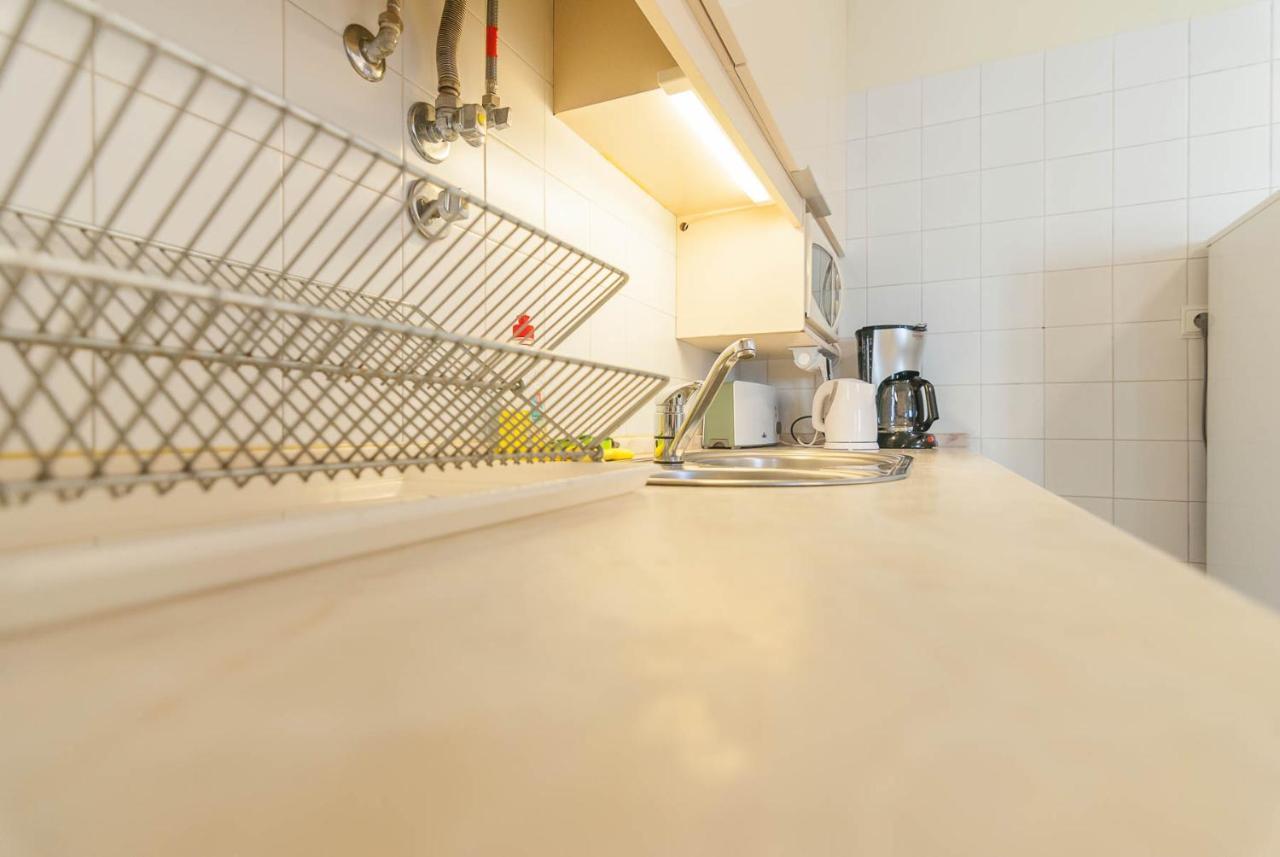 'White House' Apartment- Alfama Lisbona Esterno foto